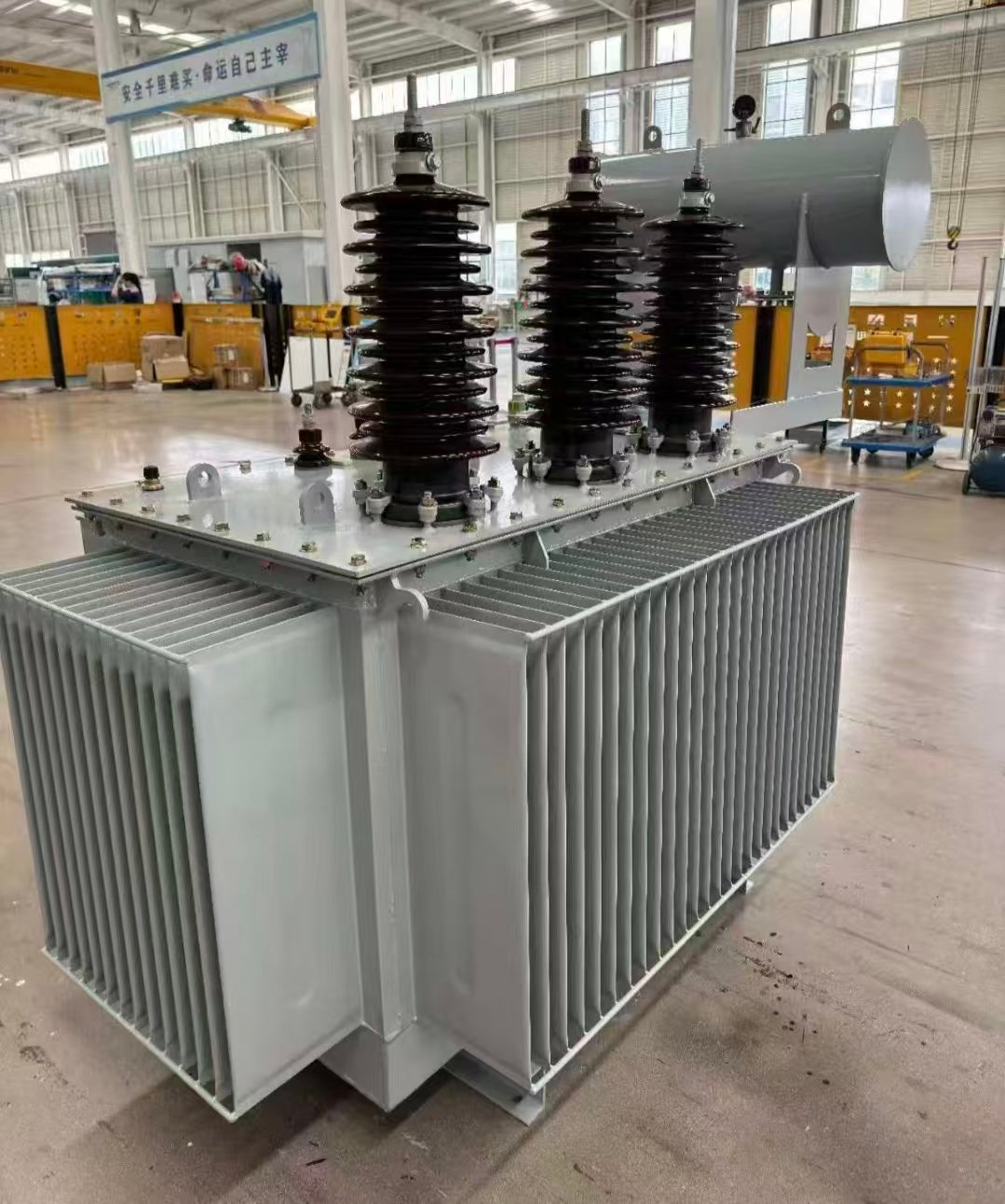 Oil-immersed distribution transformer in the factory